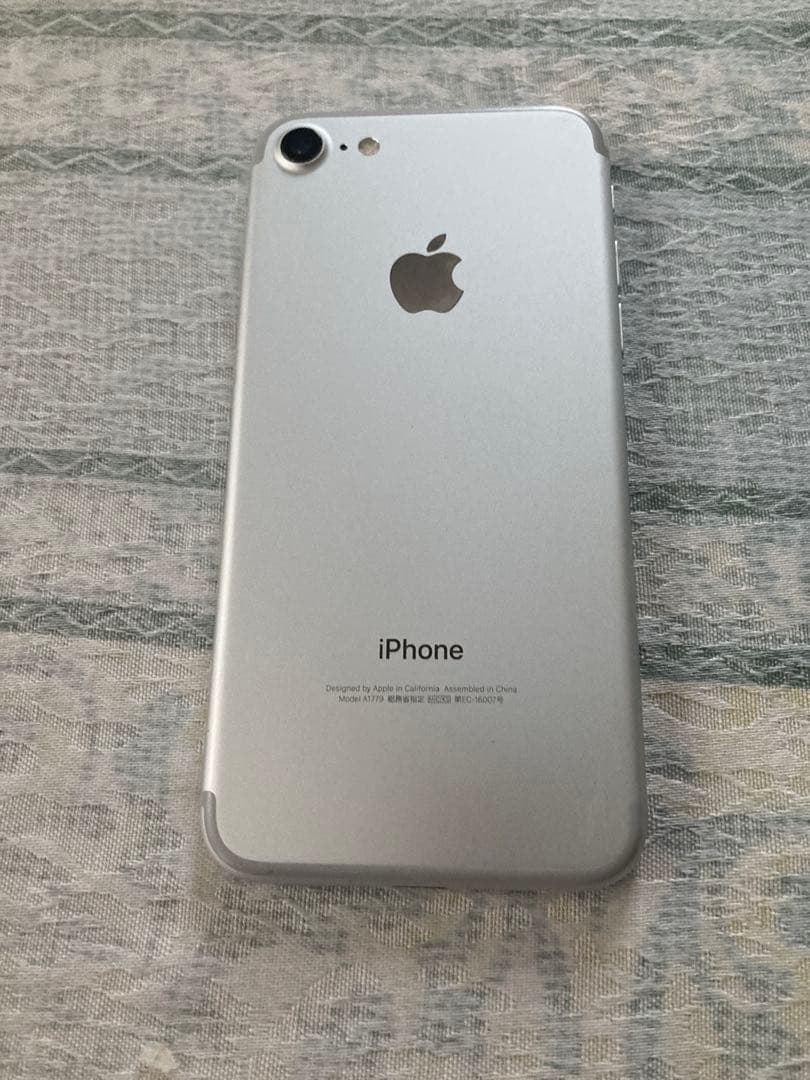 美品　シルバー　iPhone 7 32GB SIMフリー バッテリー80%