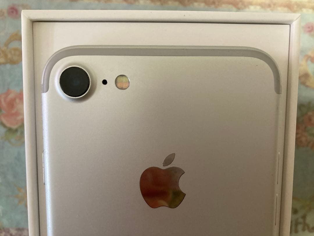 美品　シルバー　iPhone 7 32GB SIMフリー バッテリー80%
