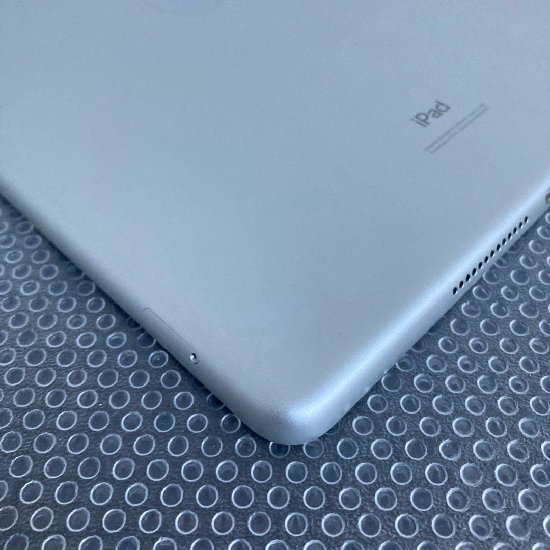 4111 美品☆電池ほぼ新品☆iPad7 第7世代 32GB SIMフリー☆