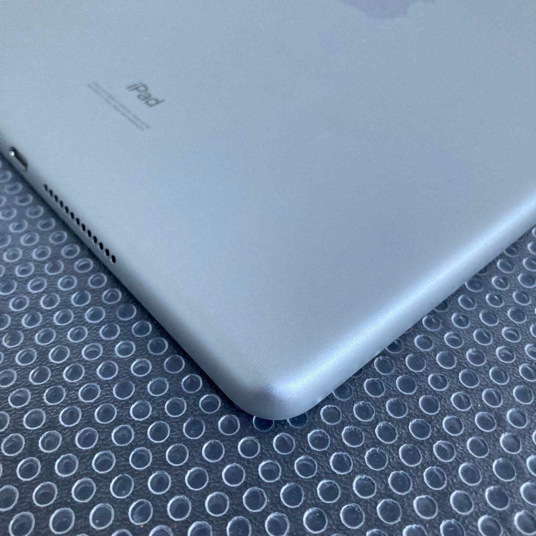 4111 美品☆電池ほぼ新品☆iPad7 第7世代 32GB SIMフリー☆