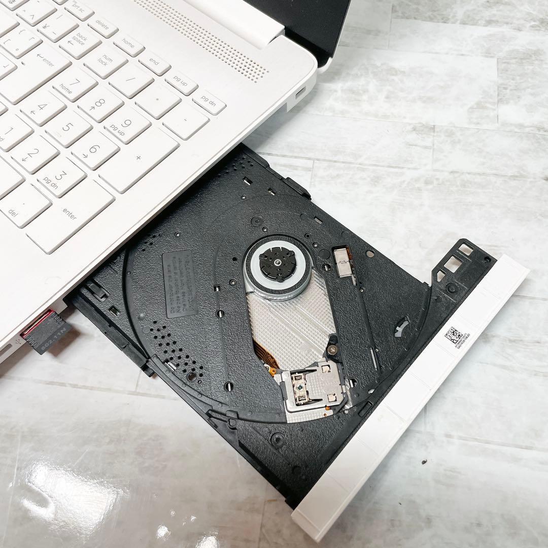 可愛いホワイト✨フルHD画面✨テンキー付ノートパソコン✨Win11