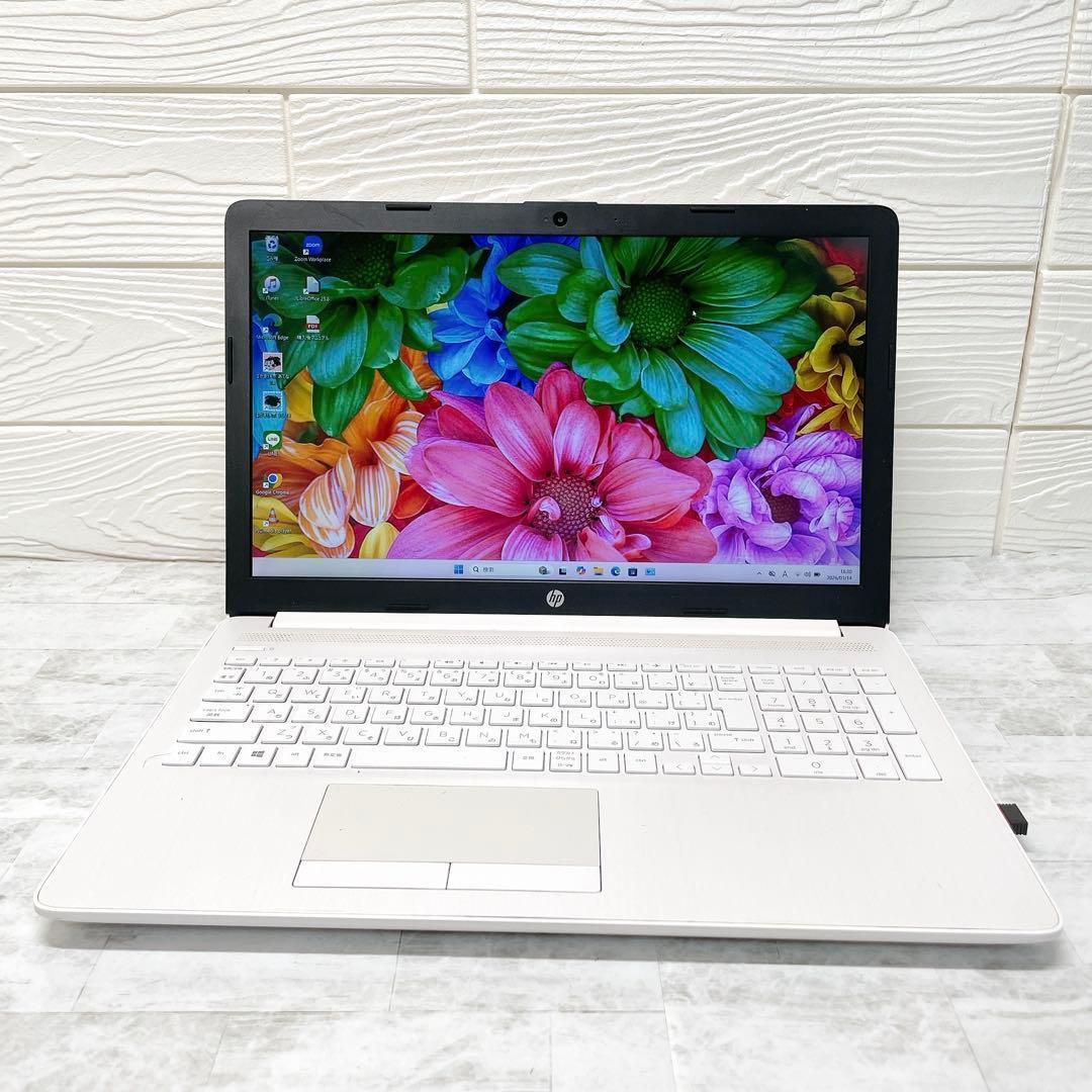 可愛いホワイト✨フルHD画面✨テンキー付ノートパソコン✨Win11