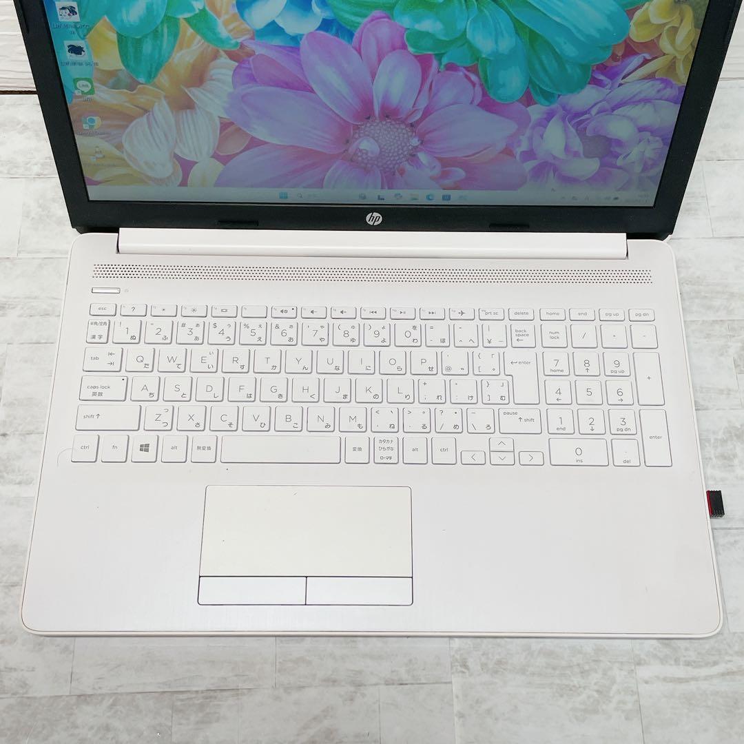 可愛いホワイト✨フルHD画面✨テンキー付ノートパソコン✨Win11