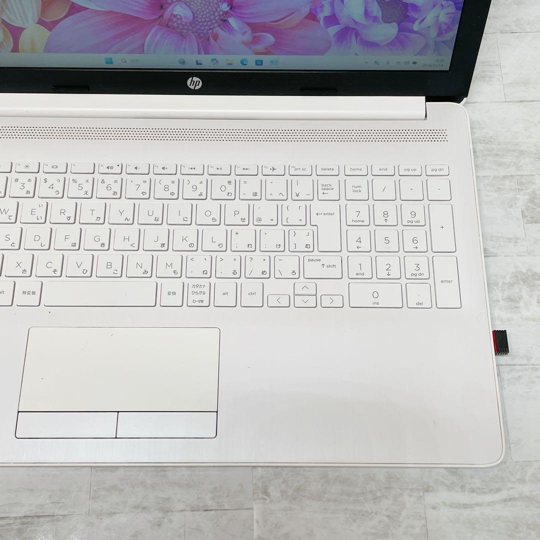 可愛いホワイト✨フルHD画面✨テンキー付ノートパソコン✨Win11