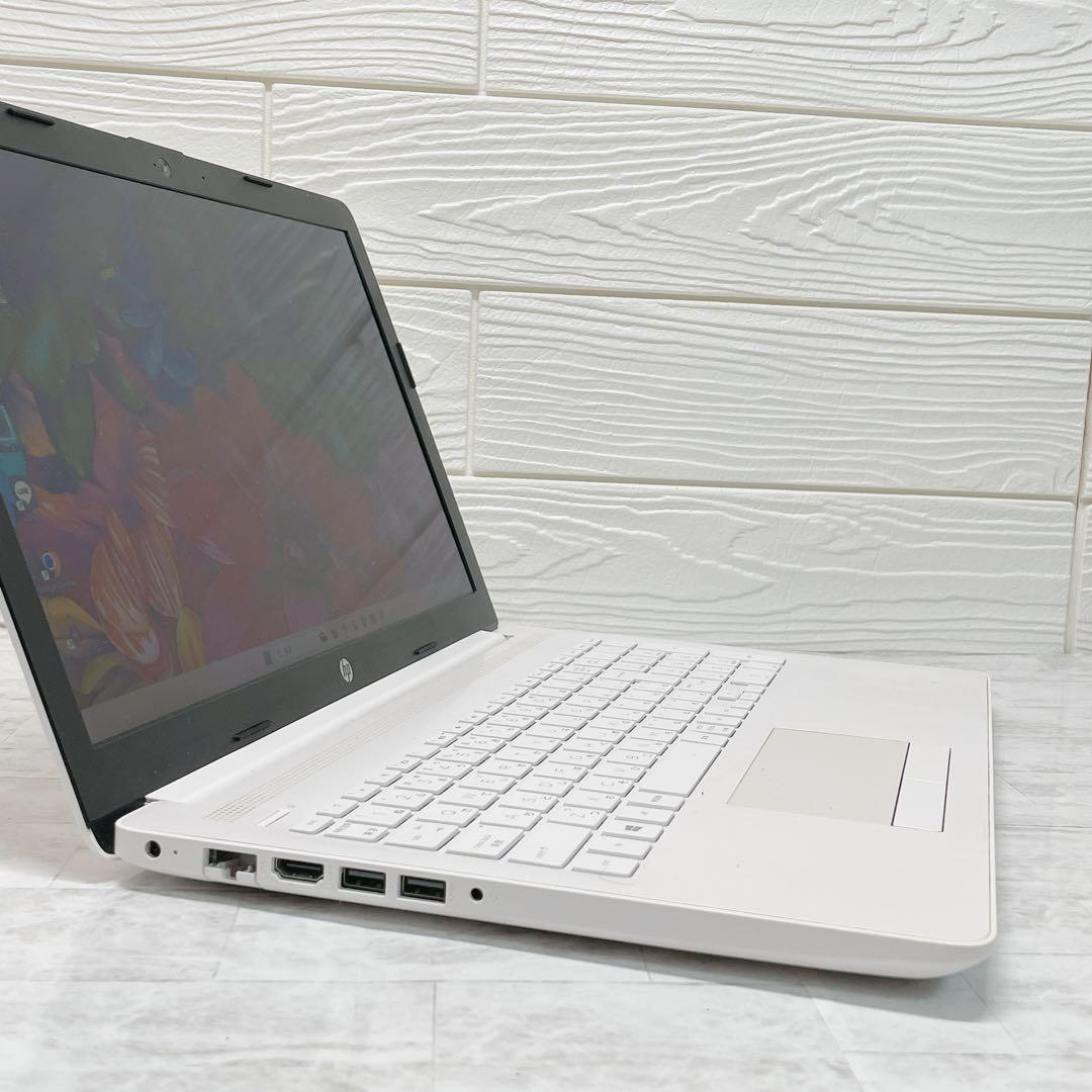 可愛いホワイト✨フルHD画面✨テンキー付ノートパソコン✨Win11