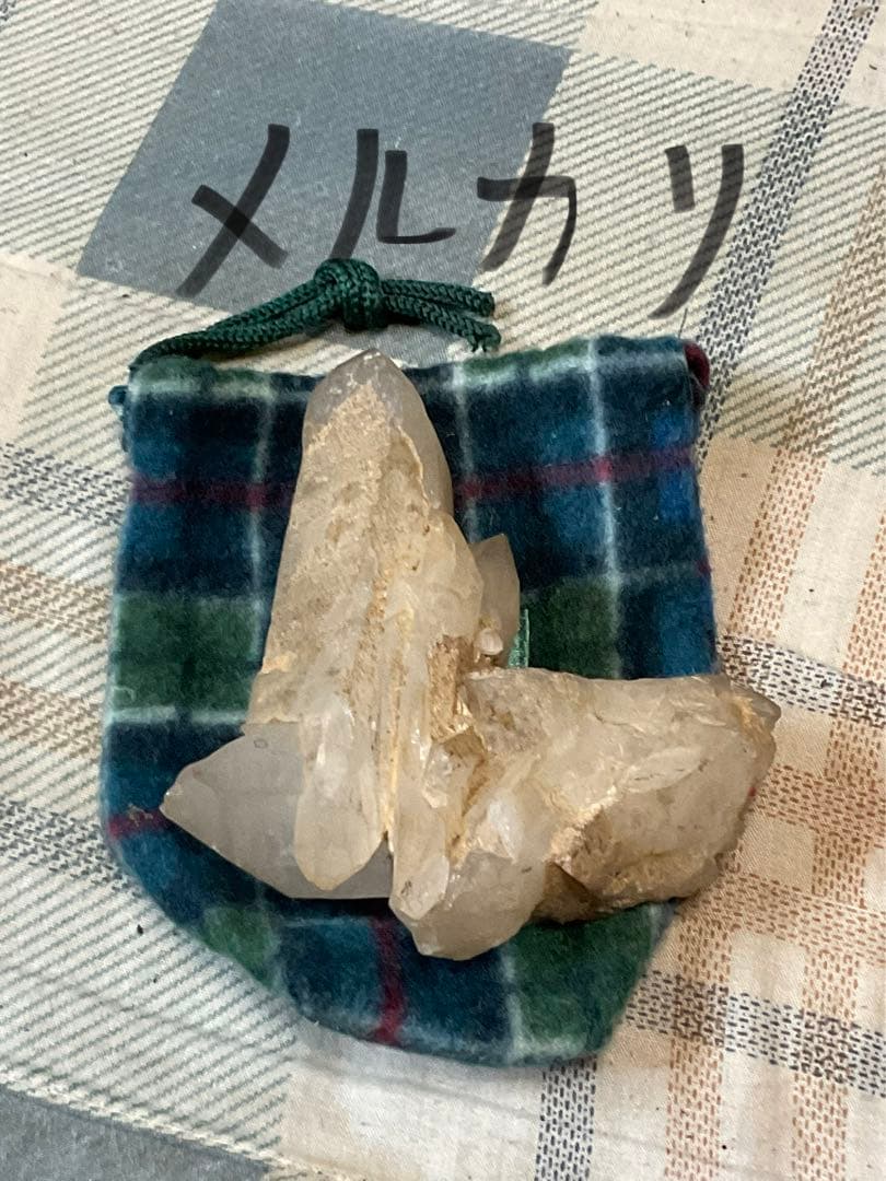 天然石の水晶。自然宝石。保護布袋入り。【状態良好　古代浪漫】。