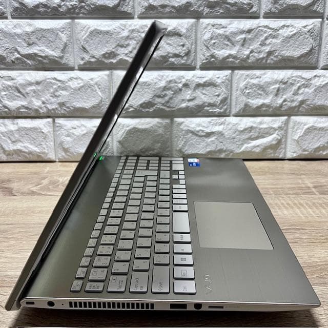 2023《ほぼ未使用級》第13世代Corei7！大容量SSD！VAIO F16