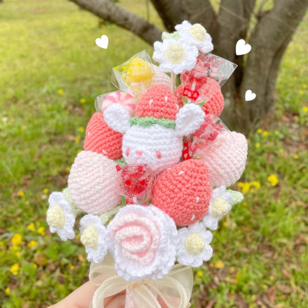 ギフトにも！いちごとうさぎのミニブーケ