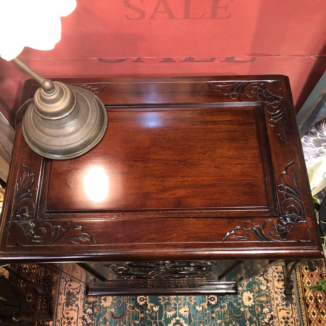 リゾート　アンティーク　ディスプレイ　カービング　アクセントキャビネット　猫脚