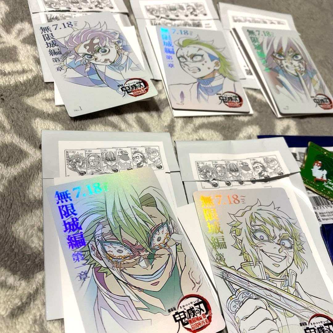 鬼滅の刃 ムビチケ風カード キャラクターピンズ 缶バッジ 鬼殺隊 鬼 ランダム