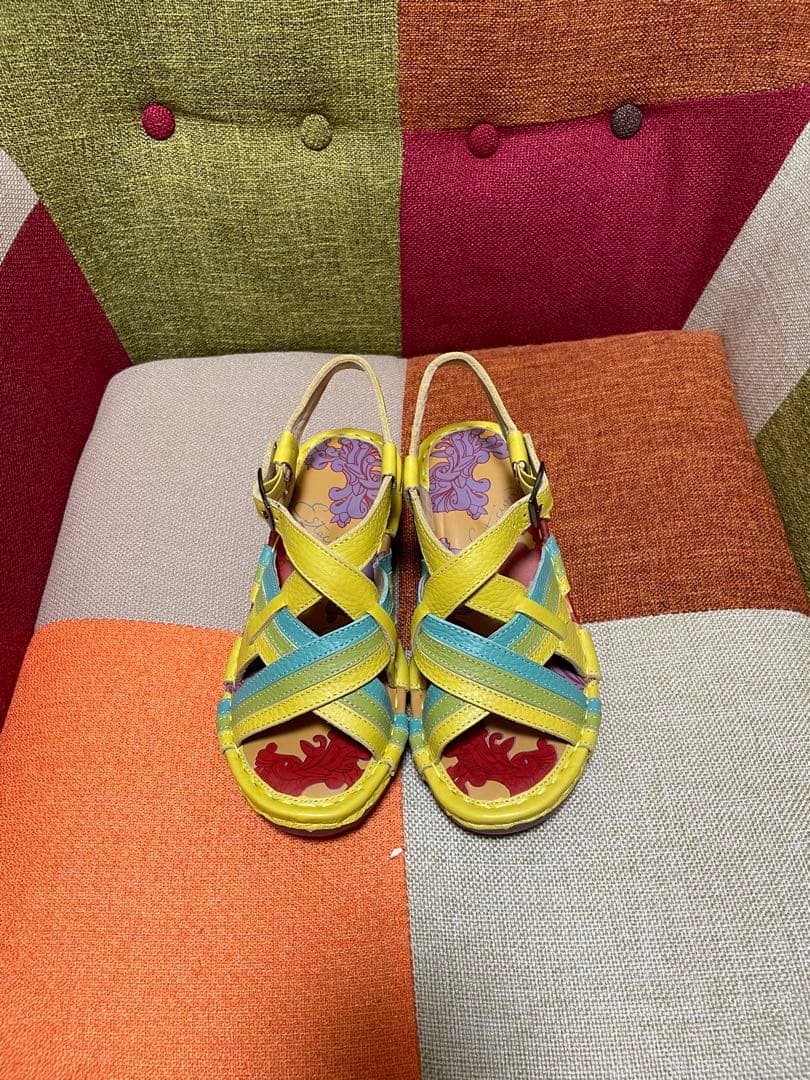 【新品未使用品】エスタシオン　Sサイズ（22.5から23.0）　牛革　サンダル