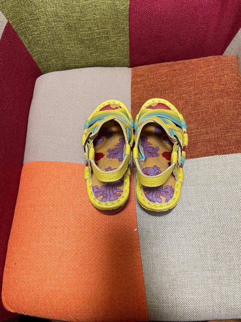 【新品未使用品】エスタシオン　Sサイズ（22.5から23.0）　牛革　サンダル