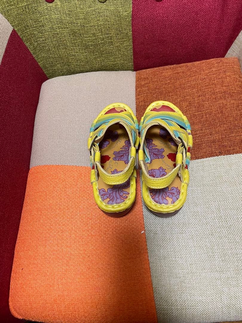 【新品未使用品】エスタシオン　Sサイズ（22.5から23.0）　牛革　サンダル