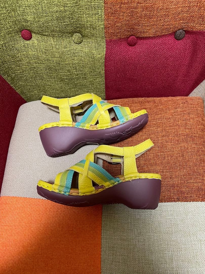 【新品未使用品】エスタシオン　Sサイズ（22.5から23.0）　牛革　サンダル