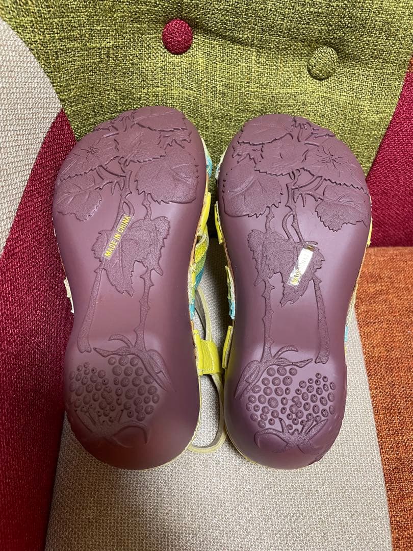 【新品未使用品】エスタシオン　Sサイズ（22.5から23.0）　牛革　サンダル