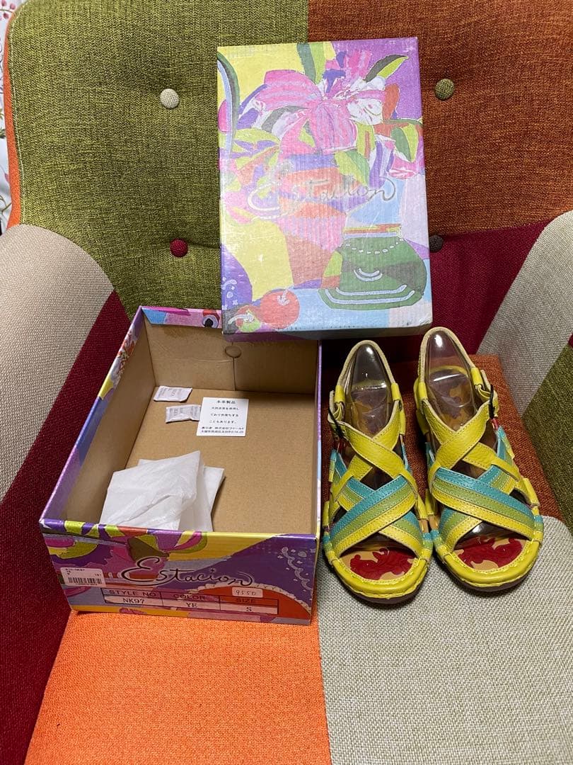 【新品未使用品】エスタシオン　Sサイズ（22.5から23.0）　牛革　サンダル