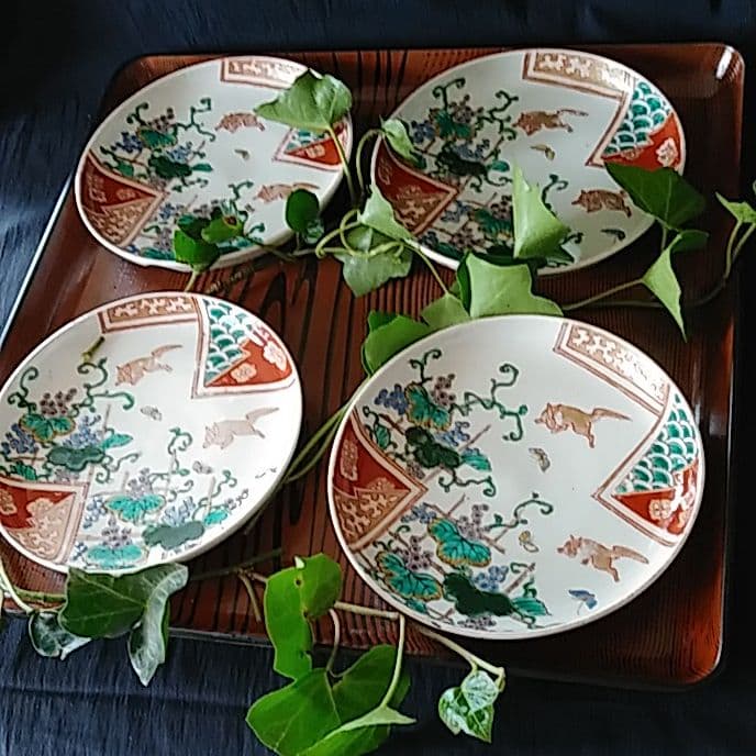 「金彩のウサギと、葡萄に蝶々！」古伊万里皿(直径16cm) 4客セット 骨董アン