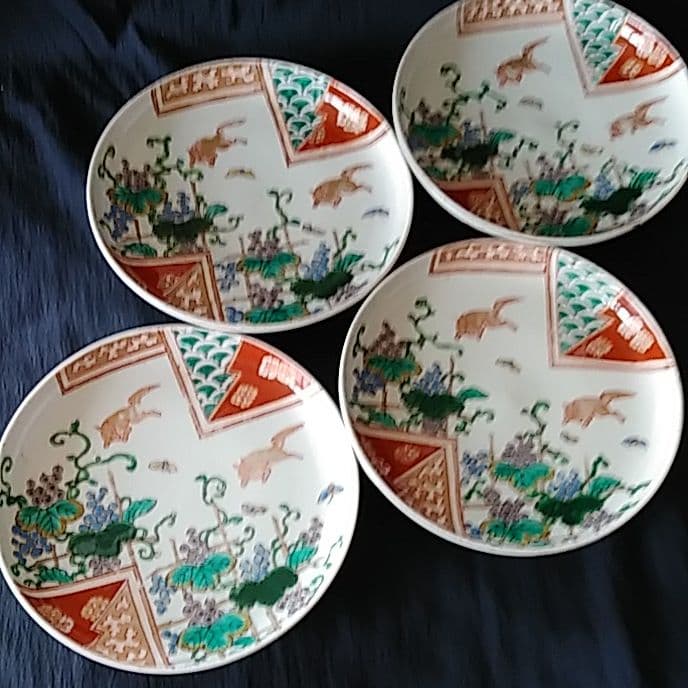 「金彩のウサギと、葡萄に蝶々！」古伊万里皿(直径16cm) 4客セット 骨董アン