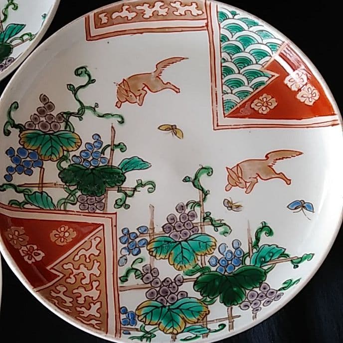 「金彩のウサギと、葡萄に蝶々！」古伊万里皿(直径16cm) 4客セット 骨董アン