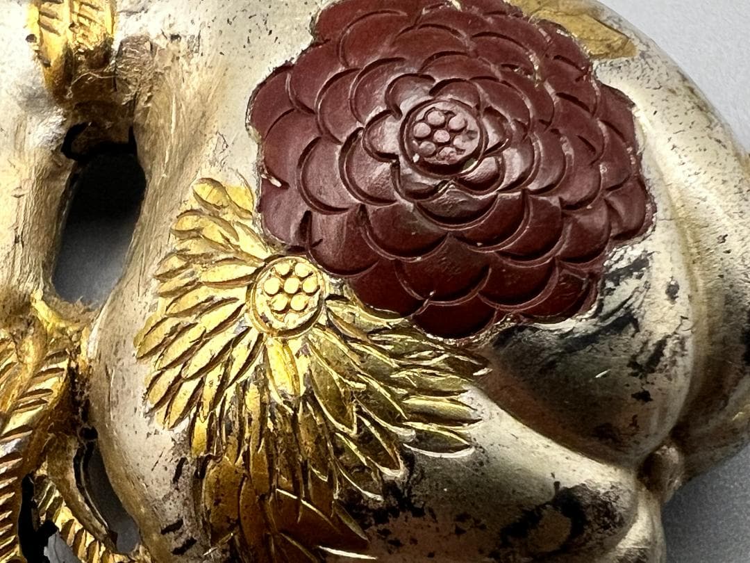 彫金　帯留め　瓢箪　ひょうたん形　牡丹図　和装小物　金属製　重量約11g
