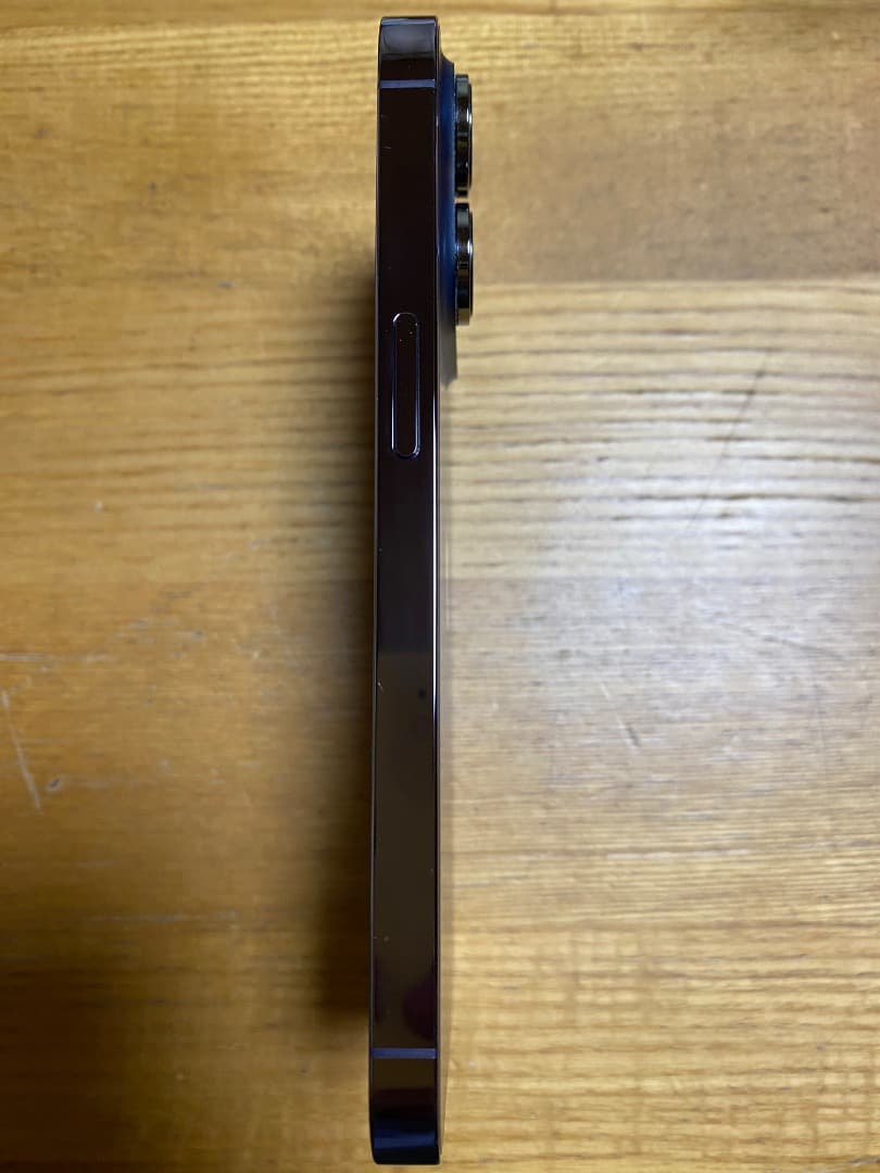 Apple iPhone 14 Pro 本体　Magsafeケース付き