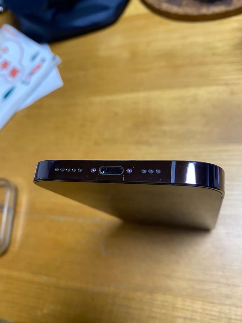 Apple iPhone 14 Pro 本体　Magsafeケース付き