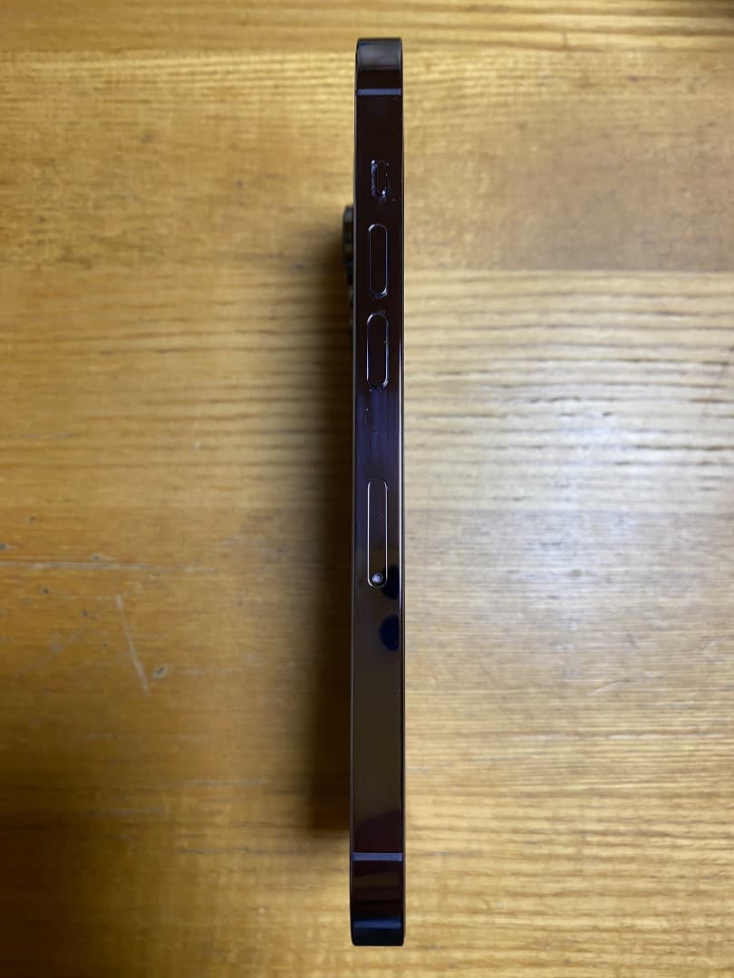 Apple iPhone 14 Pro 本体　Magsafeケース付き