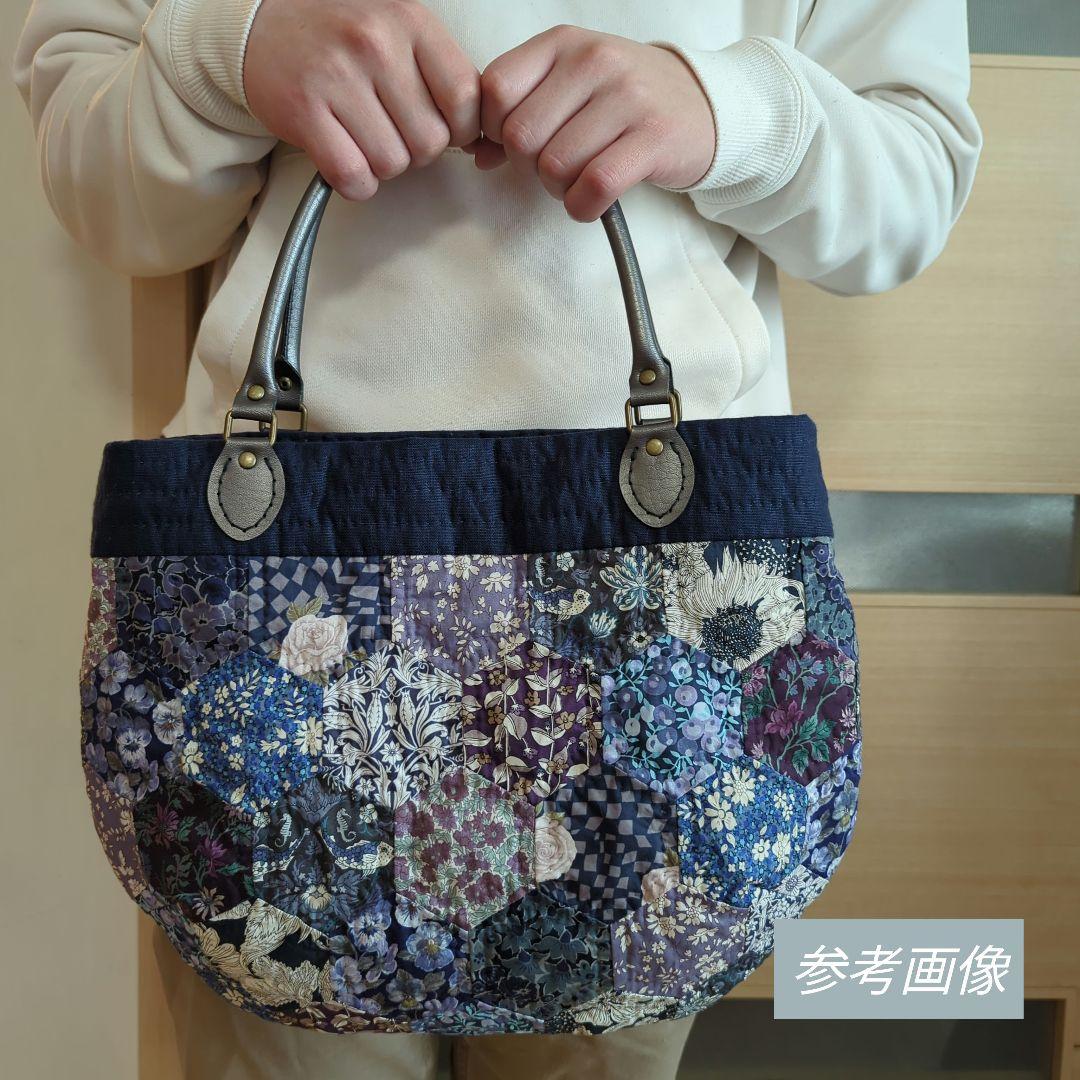 ✿リバティ✕パッチワーク✿　カテドラルウィンドウのハーフムーンバック　〈グレー〉