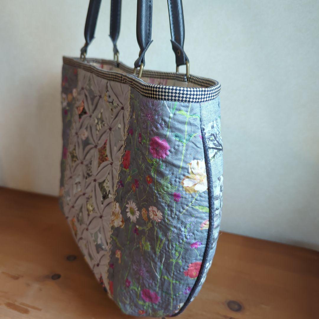 ✿リバティ✕パッチワーク✿　カテドラルウィンドウのハーフムーンバック　〈グレー〉