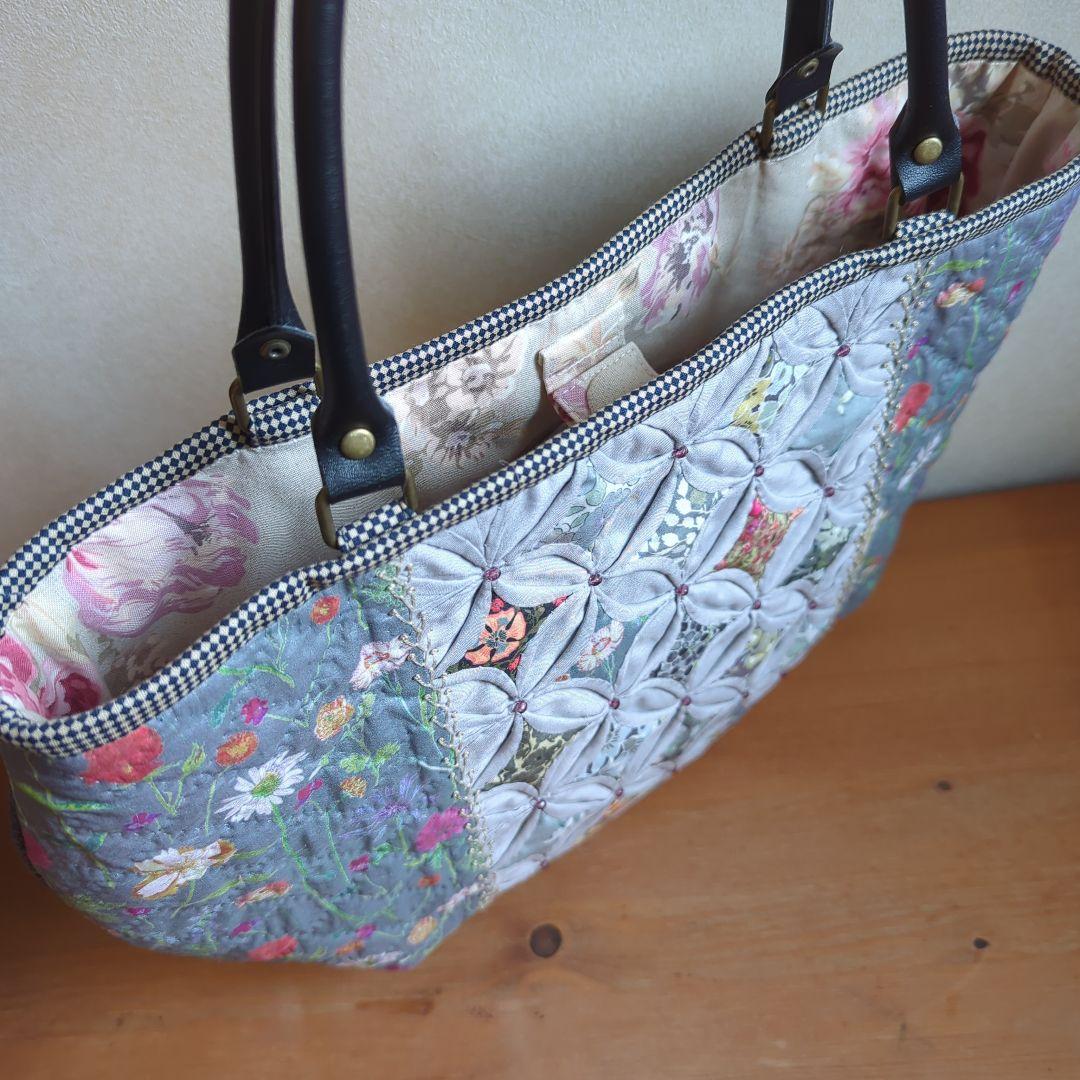 ✿リバティ✕パッチワーク✿　カテドラルウィンドウのハーフムーンバック　〈グレー〉