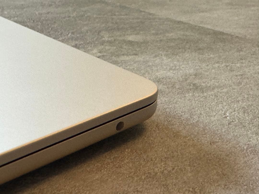Apple MacBook Air M2スターライト 24GBメモリ / 1TB