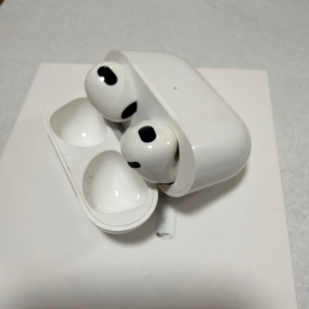 Apple AirPods3 (第3世代) 本体 充電ケース付き