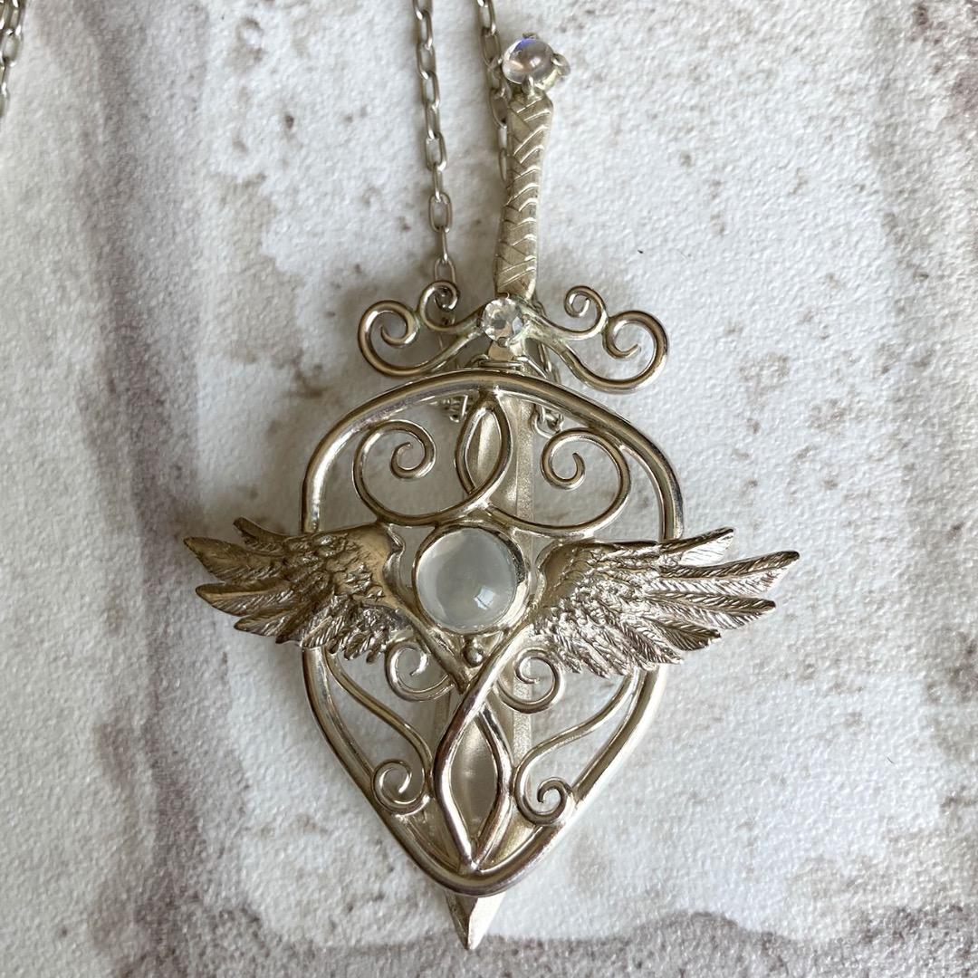 ネックレス　ハンドメイド　シルバー　ムーンストーン　剣と盾　ファンタジー3way