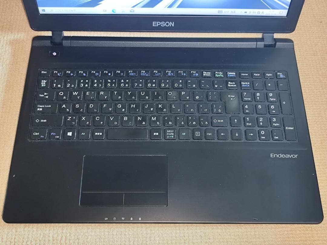 EPSON Endeavor NJ4000 第6世代Ci5 SSD搭載カメラ付