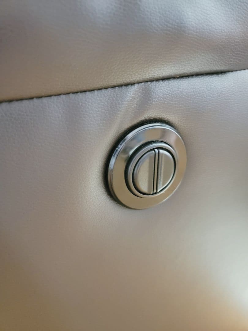 3P電動リクライナー　ソファー ドリンクホルダー付き