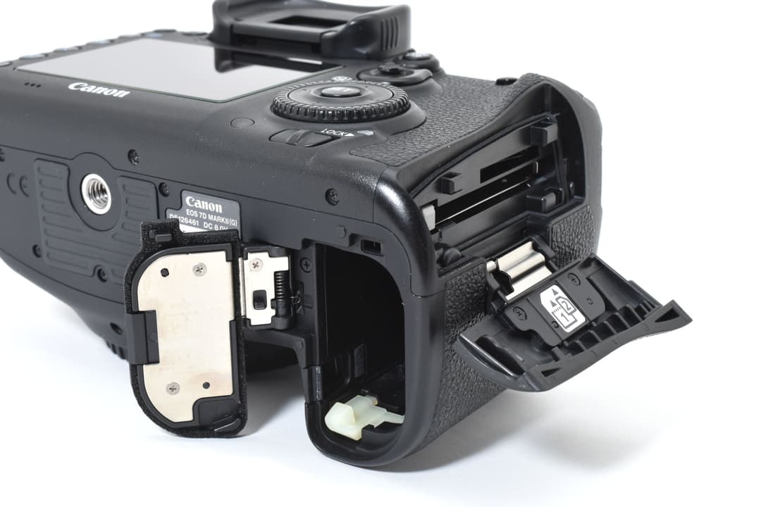 ■ 美品 ■ Canon EOS 7D Mark II 元箱つき