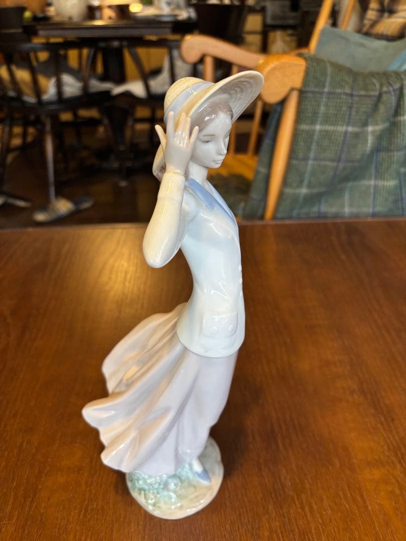 LLADRO リヤドロ5682 春のそよ風 31.5cm