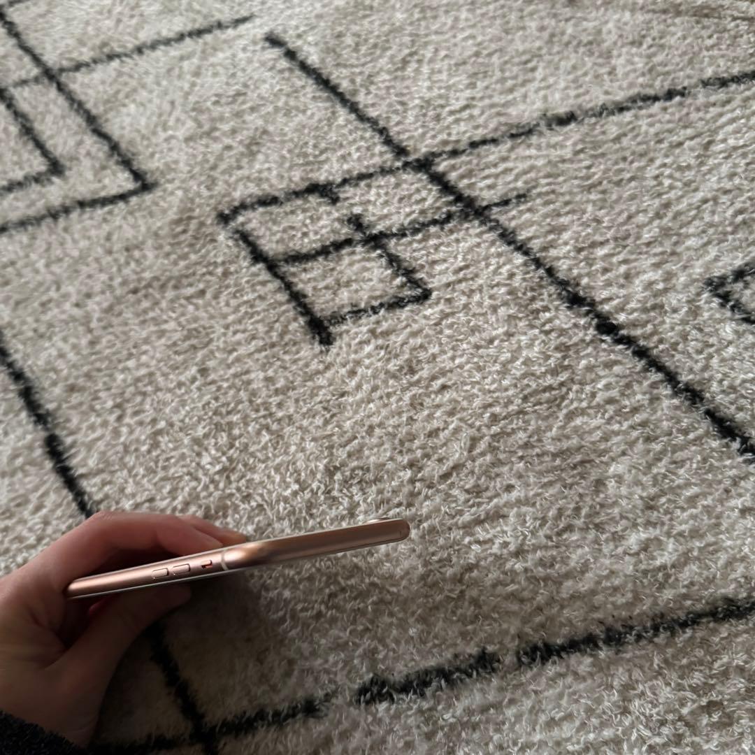 Apple iPhone8 ゴールド 画面割れ