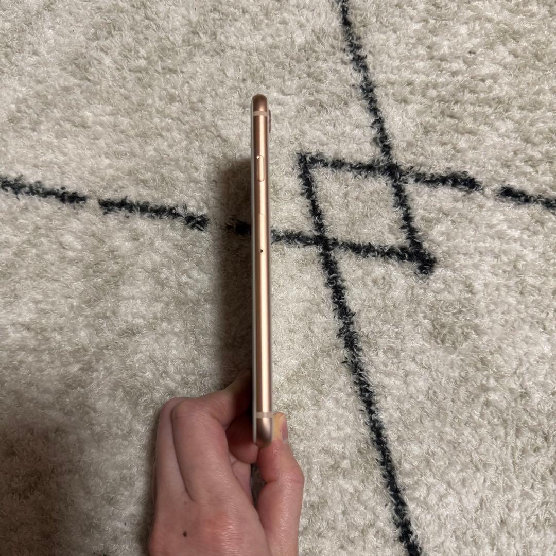 Apple iPhone8 ゴールド 画面割れ