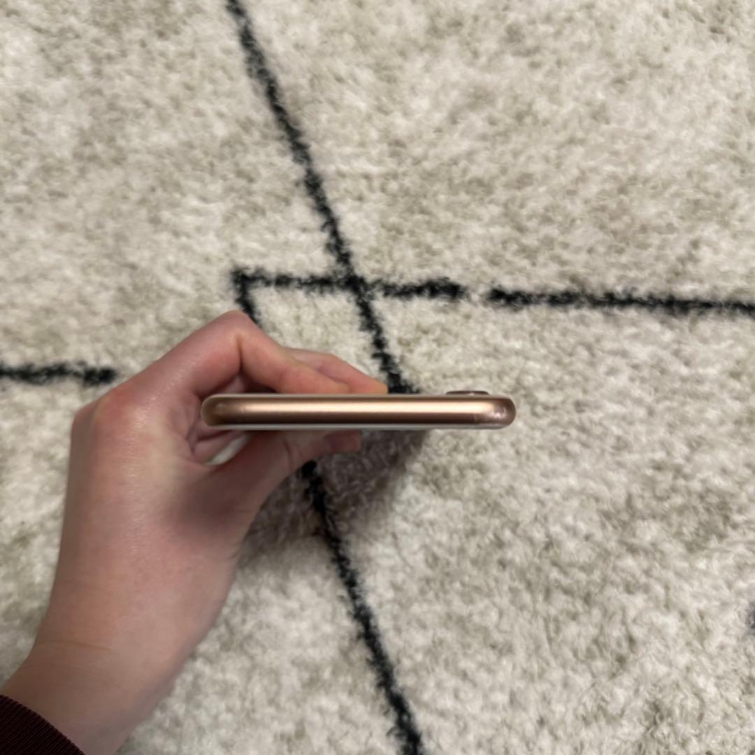 Apple iPhone8 ゴールド 画面割れ