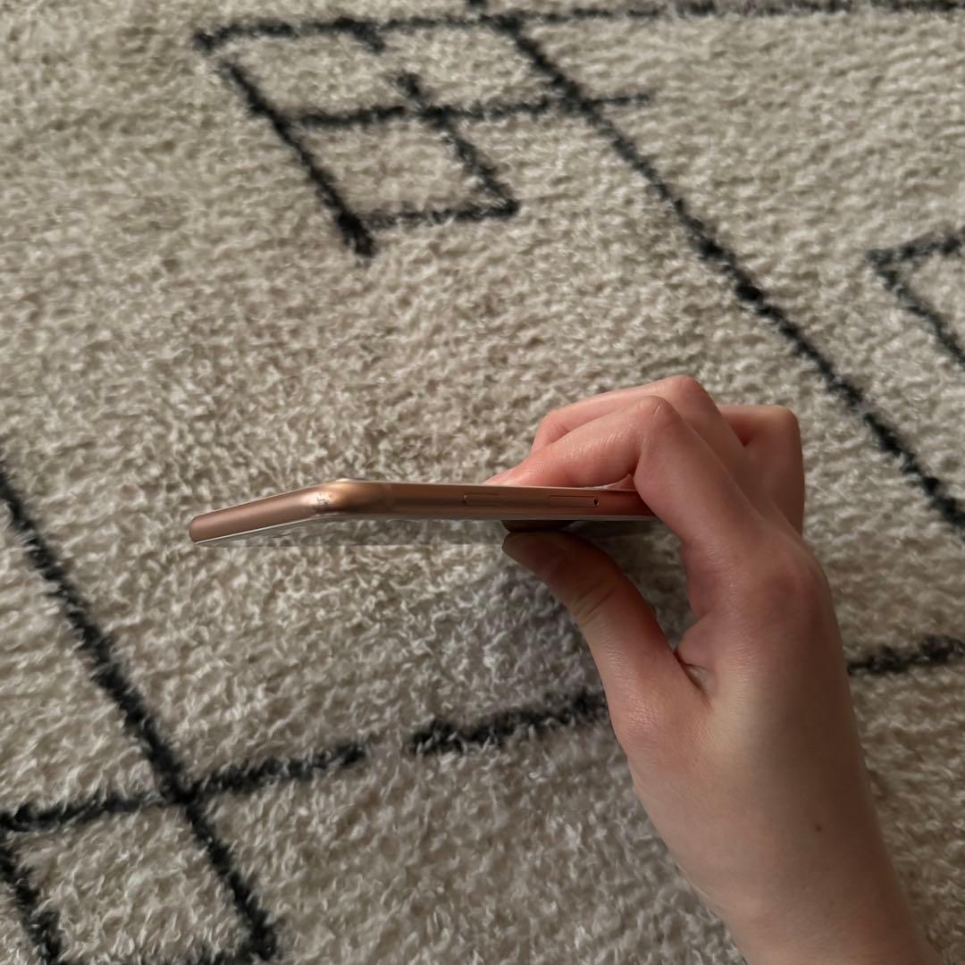 Apple iPhone8 ゴールド 画面割れ