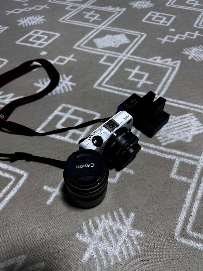 Canon EOS M2 ミラーレスカメラ　おまけレンズ付き