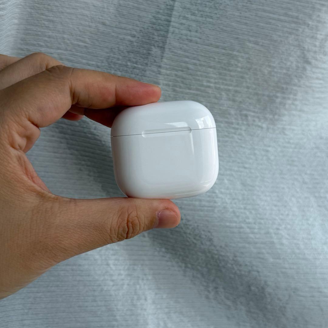 傷あり特別価格　Apple AirPods 4 ノイズキャンセリング搭載