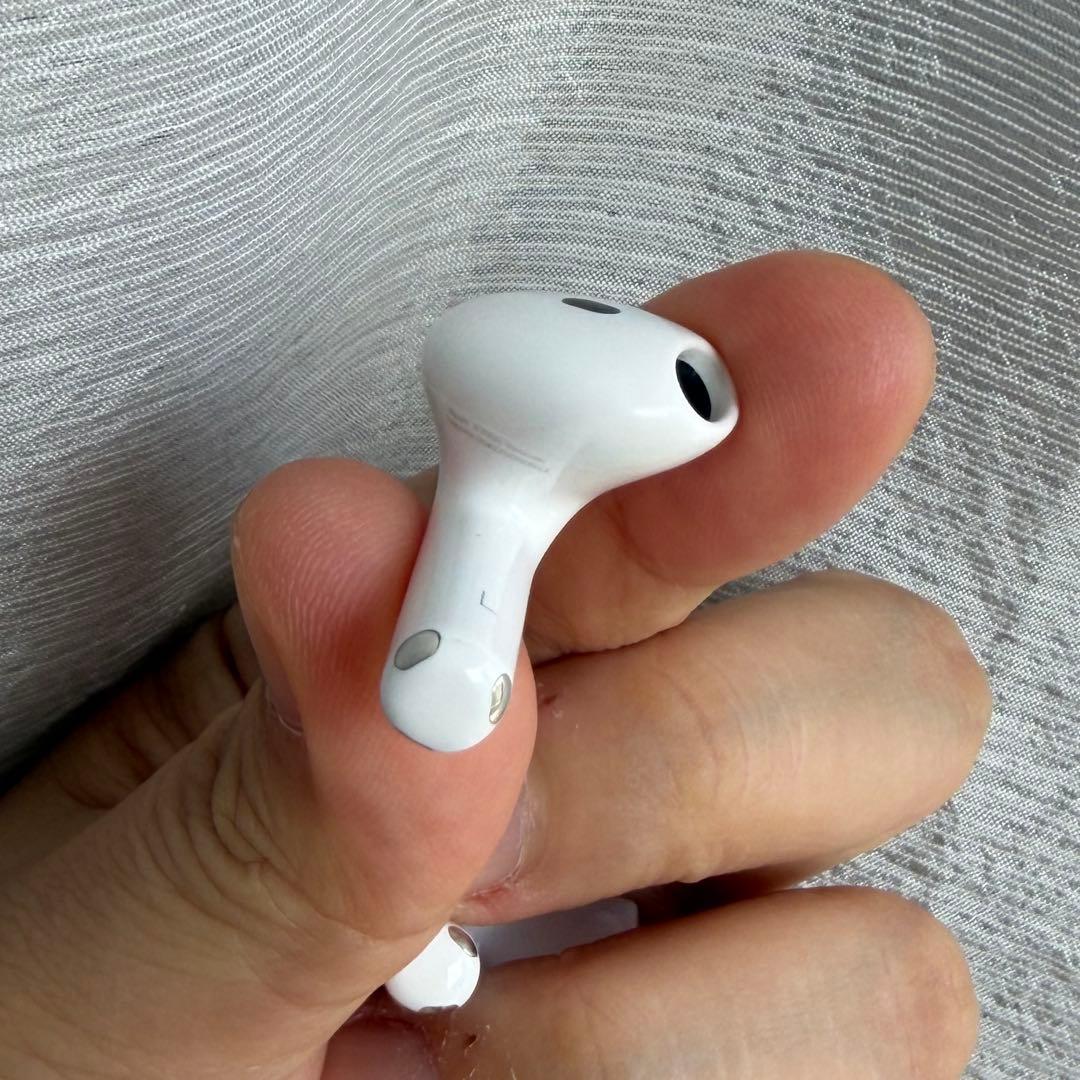 傷あり特別価格　Apple AirPods 4 ノイズキャンセリング搭載