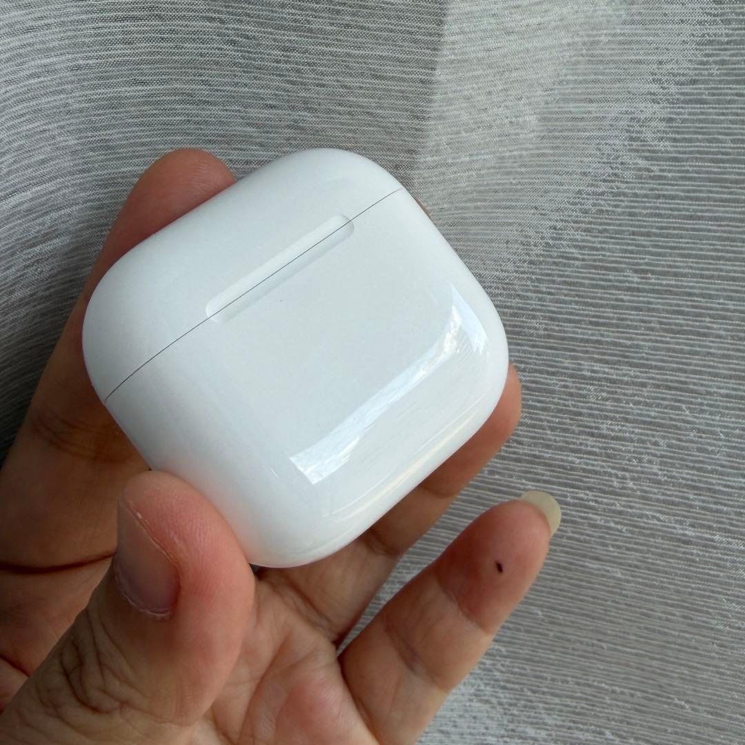傷あり特別価格　Apple AirPods 4 ノイズキャンセリング搭載