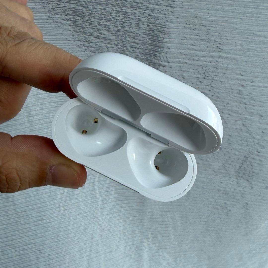 傷あり特別価格　Apple AirPods 4 ノイズキャンセリング搭載