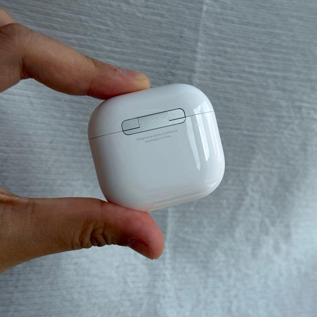 傷あり特別価格　Apple AirPods 4 ノイズキャンセリング搭載