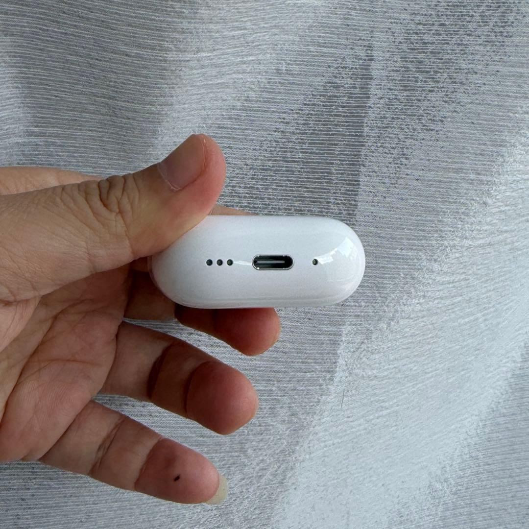 傷あり特別価格　Apple AirPods 4 ノイズキャンセリング搭載