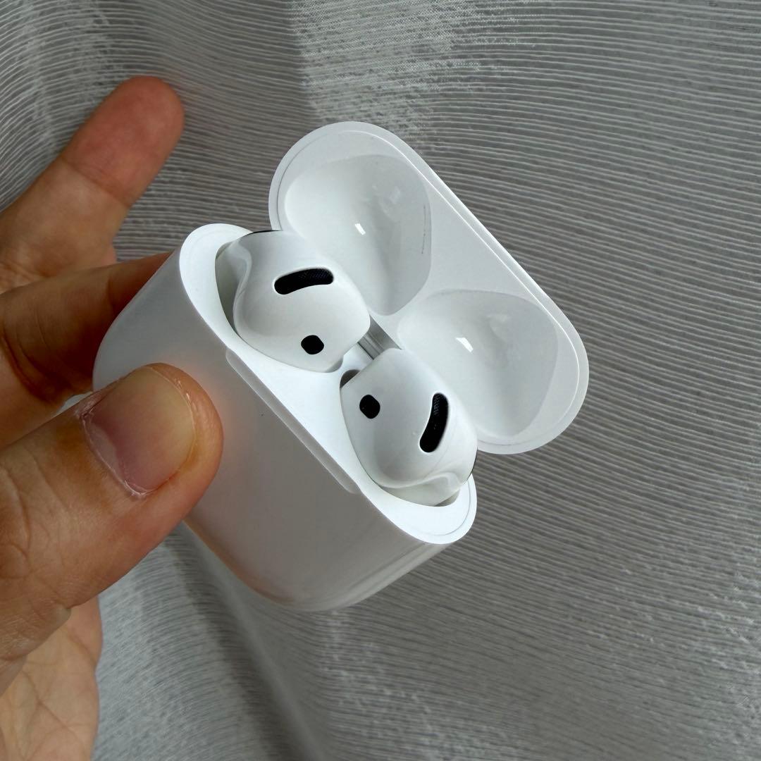 傷あり特別価格　Apple AirPods 4 ノイズキャンセリング搭載