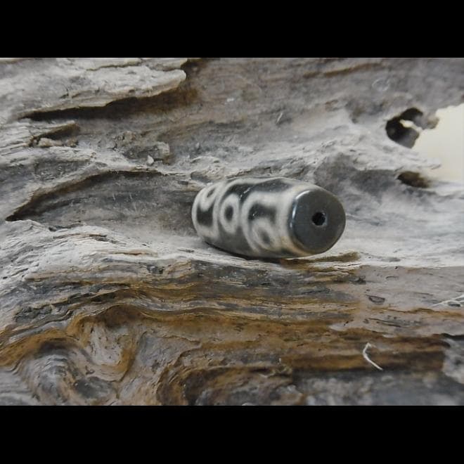 九眼天珠 老玉髄 西蔵Agate 幸福 昇進の機会 財運 功名 財富 商売繁盛